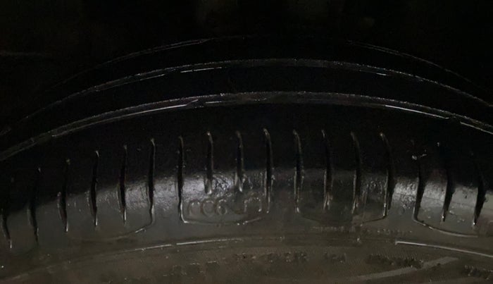 2022 Renault Kwid CLIMBER 1.0 AMT Dual Tone , Petrol, Automatic, 60,839 km, Right Front Tyre Tread