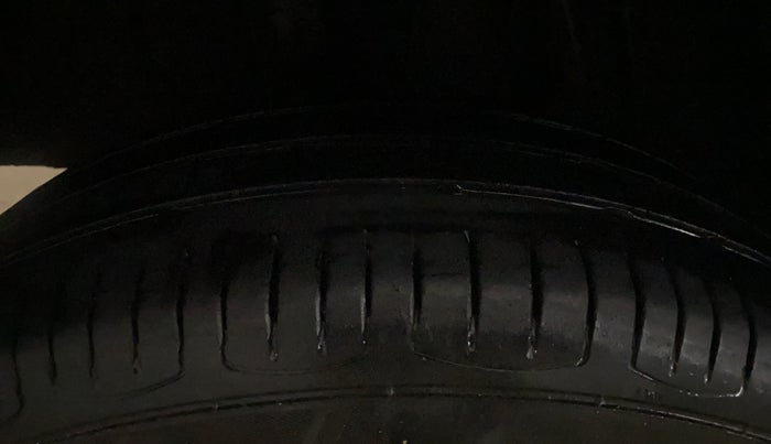 2022 Renault Kwid CLIMBER 1.0 AMT Dual Tone , Petrol, Automatic, 60,839 km, Right Rear Tyre Tread