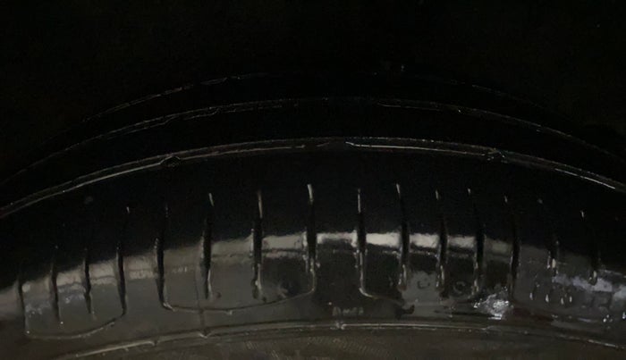 2022 Renault Kwid CLIMBER 1.0 AMT Dual Tone , Petrol, Automatic, 60,839 km, Left Rear Tyre Tread