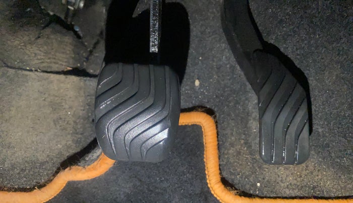 2022 Renault Kwid CLIMBER 1.0 AMT Dual Tone , Petrol, Automatic, 60,839 km, Pedals