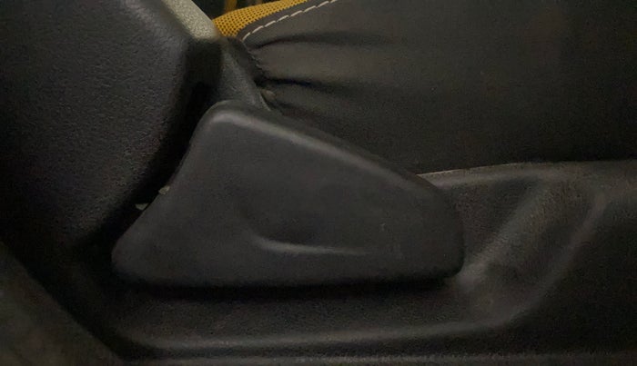 2022 Renault Kwid CLIMBER 1.0 AMT Dual Tone , Petrol, Automatic, 60,839 km, Driver Side Adjustment Panel