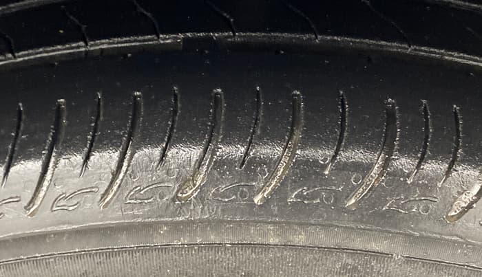 2018 Maruti Baleno DELTA CVT PETROL 1.2, Petrol, Automatic, 1,39,085 km, Right Front Tyre Tread