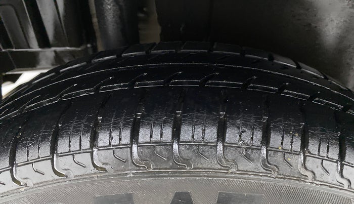 2017 Maruti Swift VXI, Petrol, Manual, 25,941 km, Right Rear Tyre Tread