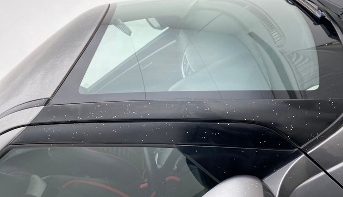 2017 Maruti Swift VXI, Petrol, Manual, 25,941 km, Right A pillar - Paint is slightly faded