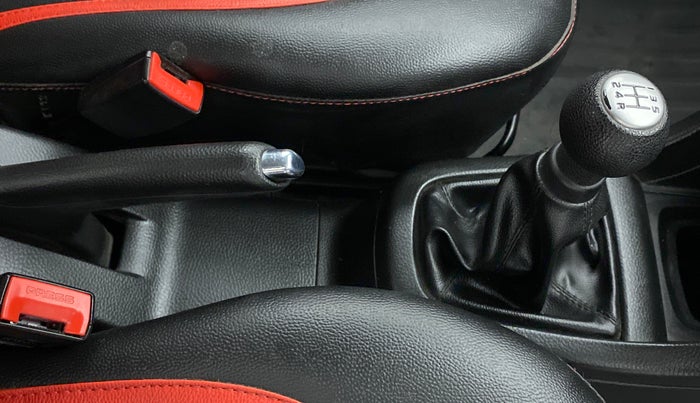 2017 Maruti Swift VXI, Petrol, Manual, 25,941 km, Gear Lever