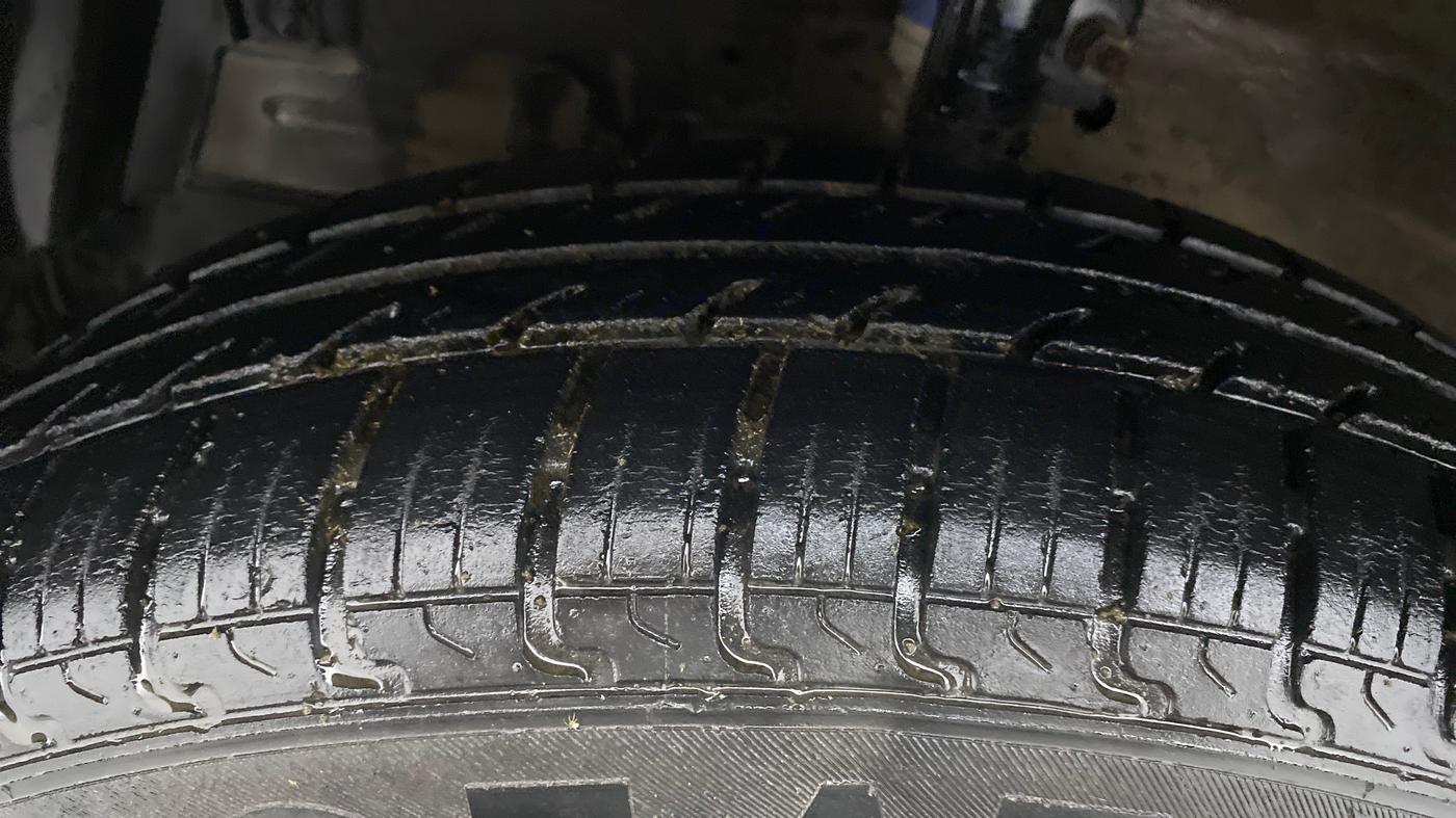 2017 Maruti Swift VXI, Petrol, Manual, 25,941 km, Left Front Tyre Tread