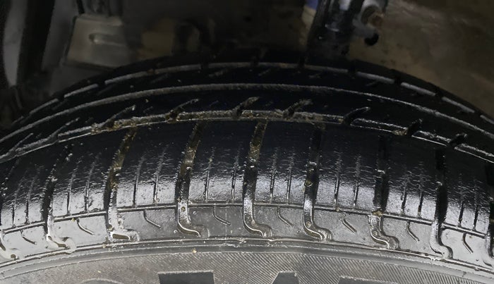 2017 Maruti Swift VXI, Petrol, Manual, 25,941 km, Left Front Tyre Tread