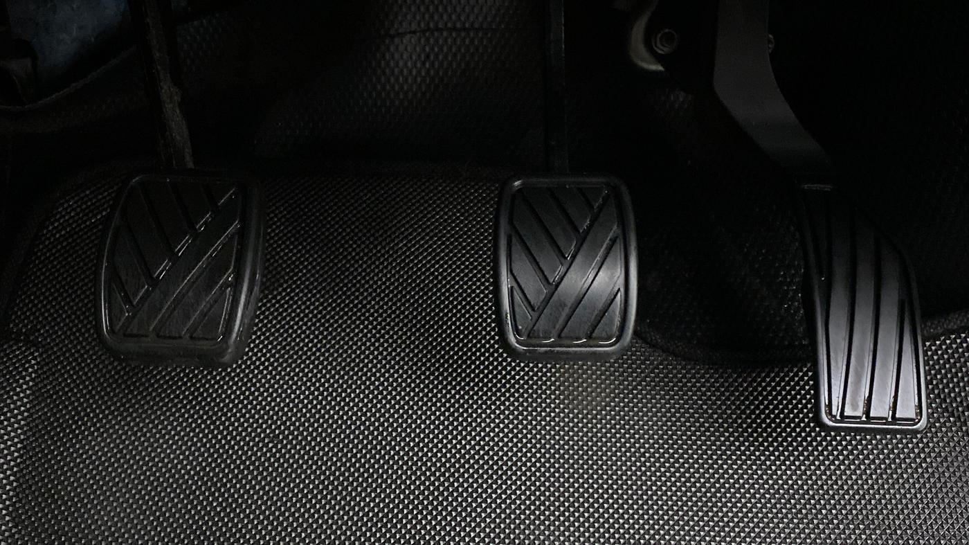 2017 Maruti Swift VXI, Petrol, Manual, 25,941 km, Pedals