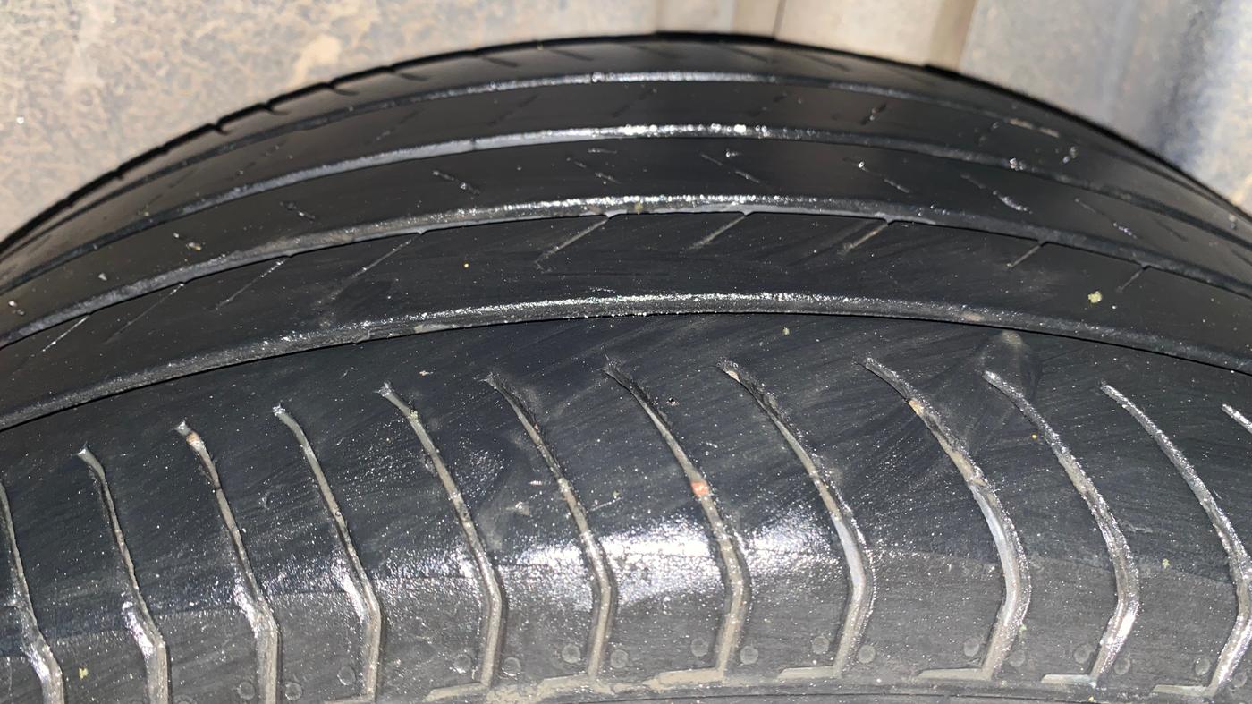 2024 Volkswagen TAIGUN GT Line 1.0L TSI AT, Petrol, Automatic, 34,097 km, Left Rear Tyre Tread