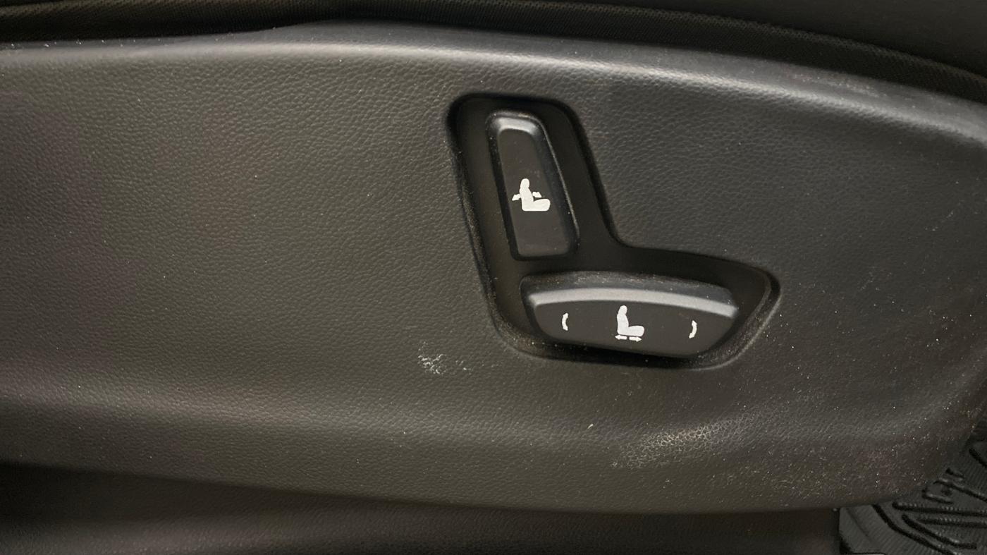 2019 MG HECTOR SHARP 2.0 DIESEL, Diesel, Manual, 1,18,426 km, Driver Side Adjustment Panel