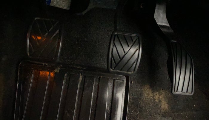 2020 Maruti Vitara Brezza VXI, Petrol, Manual, 33,233 km, Pedals