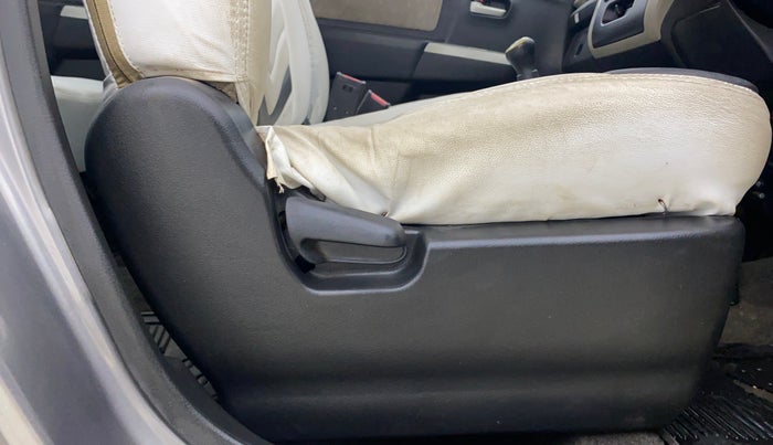 2014 Maruti Wagon R 1.0 VXI, Petrol, Manual, 50,310 km, Driver Side Adjustment Panel