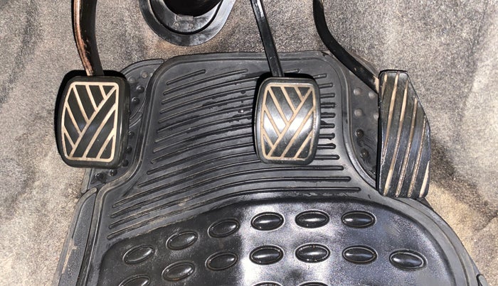 2014 Maruti Wagon R 1.0 VXI, Petrol, Manual, 50,310 km, Pedals