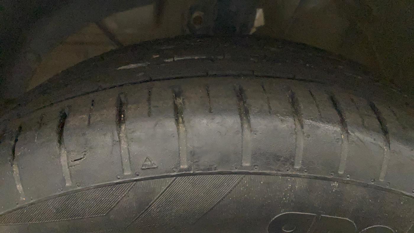 2020 Maruti Swift ZXI, Petrol, Manual, 77,005 km, Left Front Tyre Tread