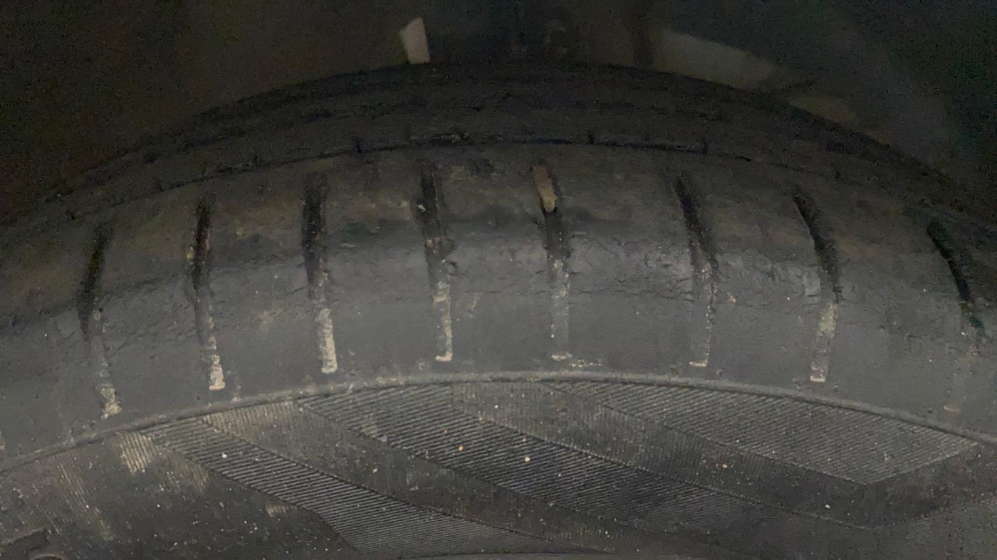 2020 Maruti Swift ZXI, Petrol, Manual, 77,005 km, Right Front Tyre Tread