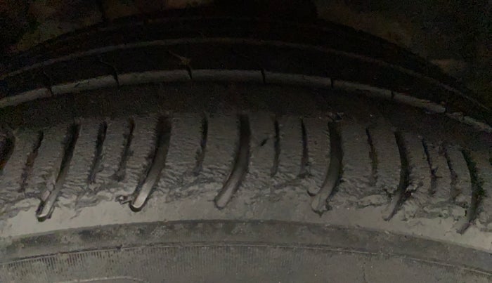 2020 Tata ALTROZ XZ PETROL, Petrol, Manual, 27,102 km, Right Front Tyre Tread