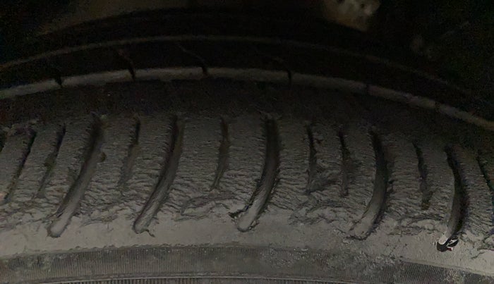 2020 Tata ALTROZ XZ PETROL, Petrol, Manual, 27,102 km, Right Rear Tyre Tread
