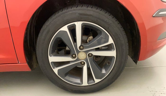 2020 Tata ALTROZ XZ PETROL, Petrol, Manual, 27,102 km, Right Front Wheel