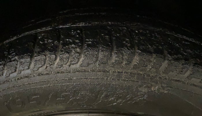 2022 Hyundai NEW I20 SPORTZ 1.2 MT, Petrol, Manual, 79,292 km, Right Front Tyre Tread