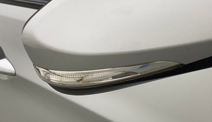 2015 Hyundai Verna FLUIDIC 1.6 CRDI S(O) 4S, Diesel, Manual, 56,784 km, Right rear-view mirror - Indicator light has minor damage