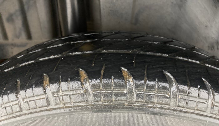 2013 Maruti Swift VDI, Diesel, Manual, 1,22,778 km, Right Rear Tyre Tread