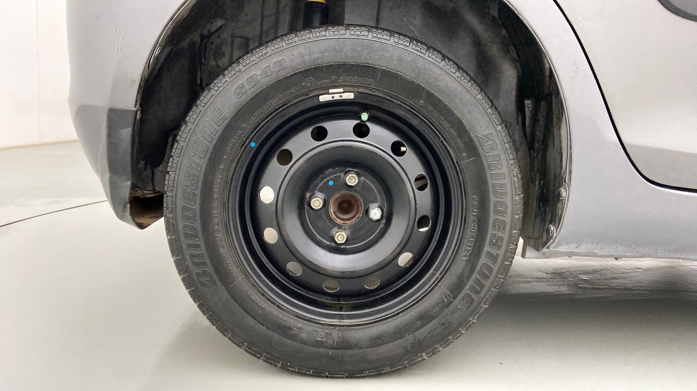 2013 Maruti Swift VDI, Diesel, Manual, 1,22,778 km, Right Rear Wheel