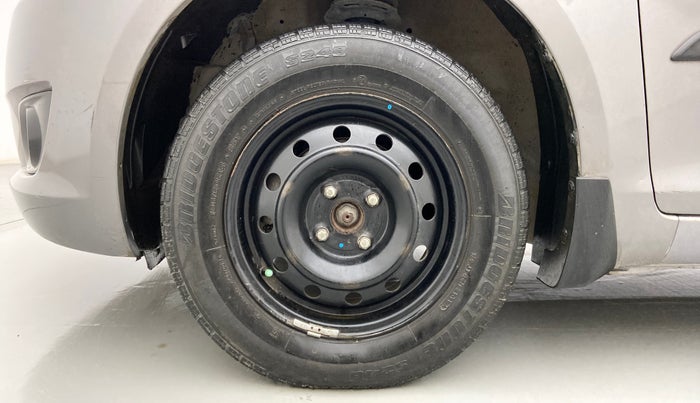 2013 Maruti Swift VDI, Diesel, Manual, 1,22,778 km, Left Front Wheel