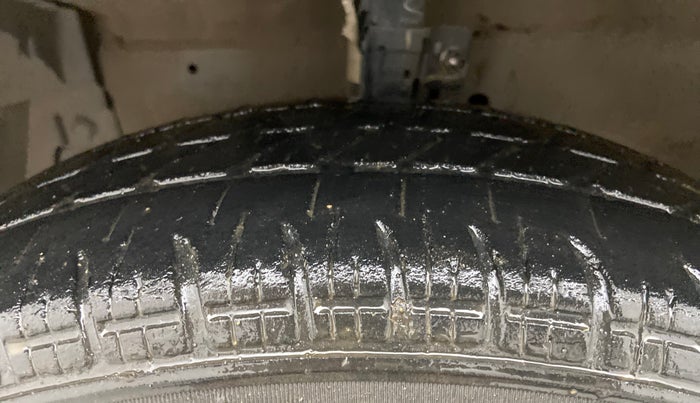 2013 Maruti Swift VDI, Diesel, Manual, 1,22,778 km, Left Front Tyre Tread