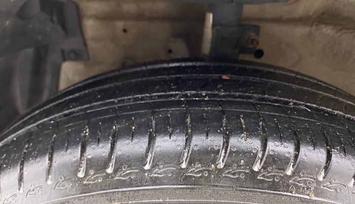 2013 Maruti Swift VDI, Diesel, Manual, 97,085 km, Left Front Tyre Tread