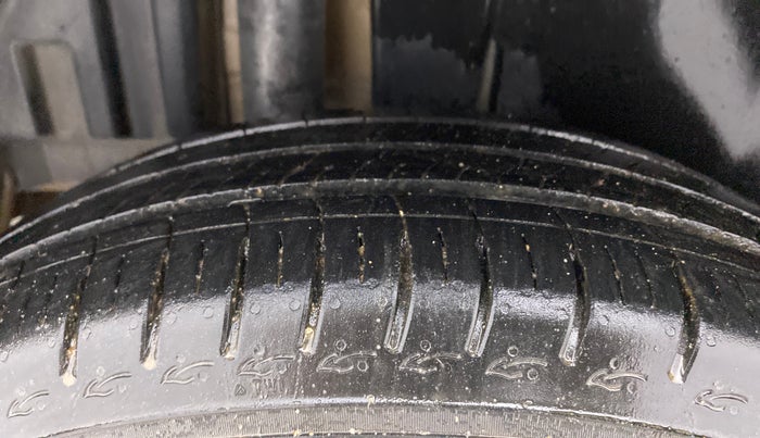 2013 Maruti Swift VDI, Diesel, Manual, 97,085 km, Right Rear Tyre Tread