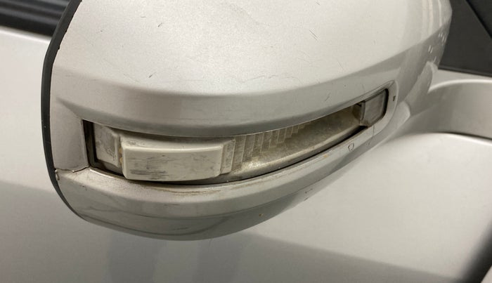 2013 Maruti Swift VDI, Diesel, Manual, 97,085 km, Right rear-view mirror - Indicator light has minor damage