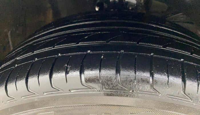 2017 Maruti Baleno ZETA CVT PETROL 1.2, Petrol, Automatic, 1,14,619 km, Right Front Tyre Tread
