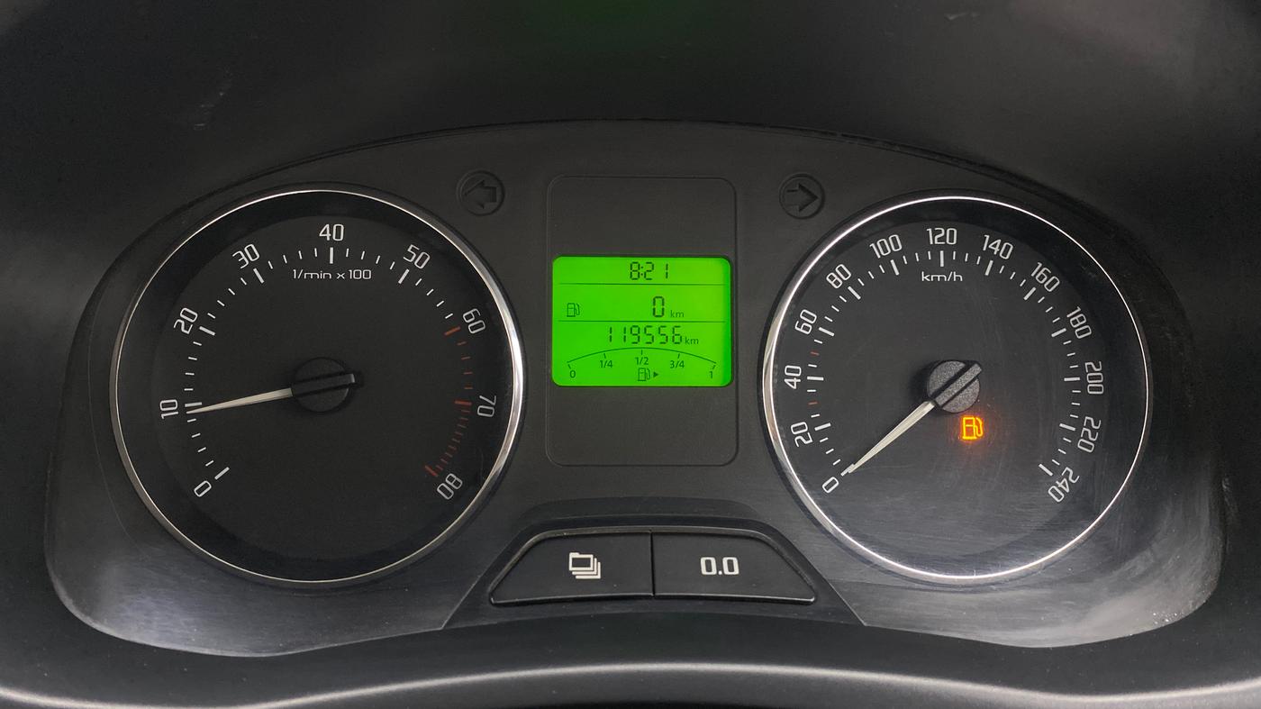 2013 Skoda Fabia ELEGANCE 1.2 MPI, Petrol, Manual, 1,19,535 km, Odometer Image