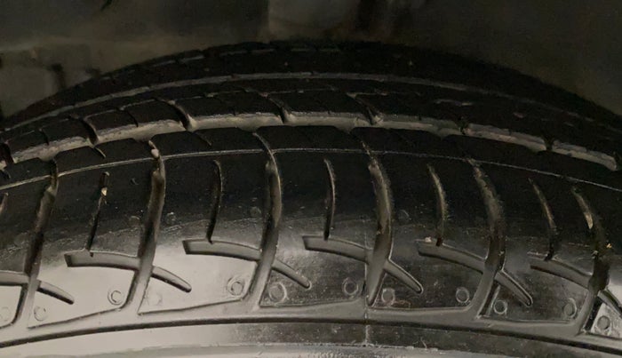 2015 Tata Zest XTA F-TRONIC DIESEL, Diesel, Automatic, 28,782 km, Right Rear Tyre Tread