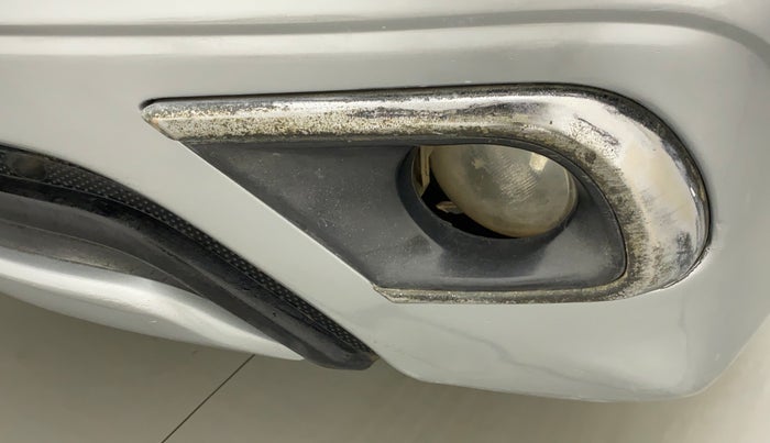 2015 Toyota Innova 2.5 GX 8 STR, Diesel, Manual, 82,593 km, Left fog light - Not fixed properly