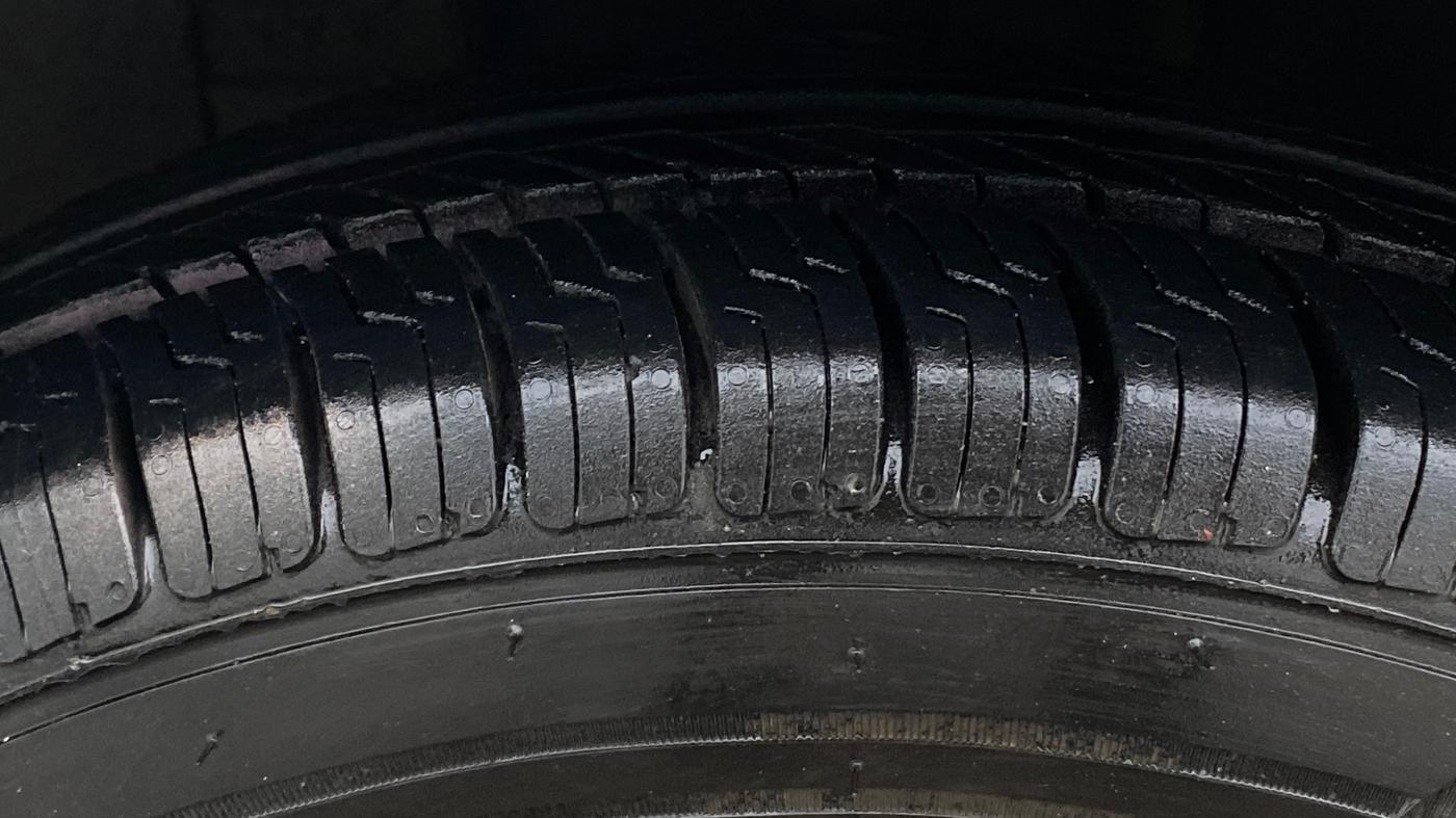 2016 Datsun Redi Go T (O), Petrol, Manual, 42,218 km, Left Front Tyre Tread