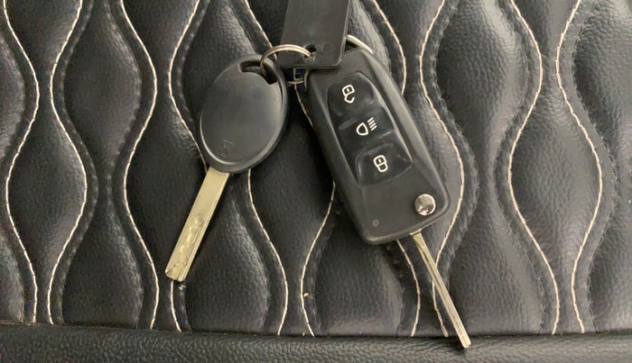2023 Tata Tiago XT (O) PETROL, Petrol, Manual, 26,187 km, Key Close Up