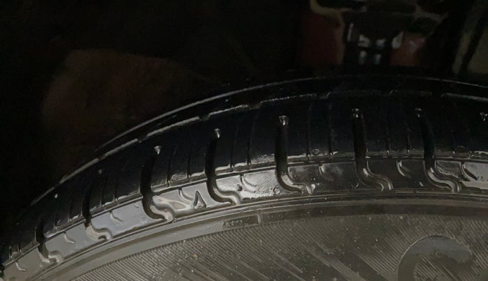 2021 Renault Kwid RXT 1.0 (O), Petrol, Manual, 47,480 km, Right Front Tyre Tread