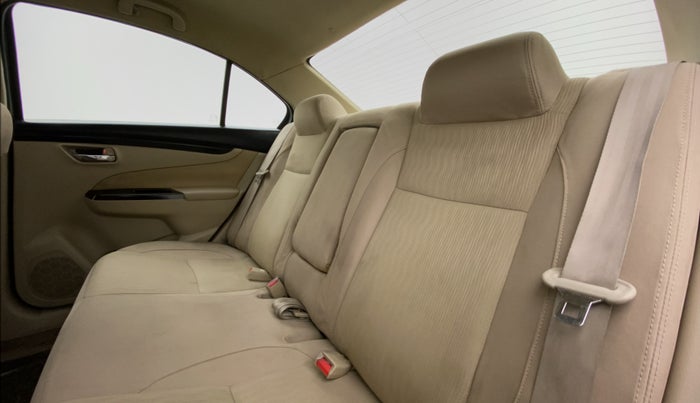 2014 Maruti Ciaz VDI PLUS, Diesel, Manual, 1,13,913 km, Right Side Rear Door Cabin