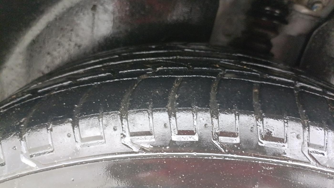 2017 Hyundai Creta SX PLUS AT 1.6 PETROL, Petrol, Automatic, 64,367 km, Left Rear Tyre Tread