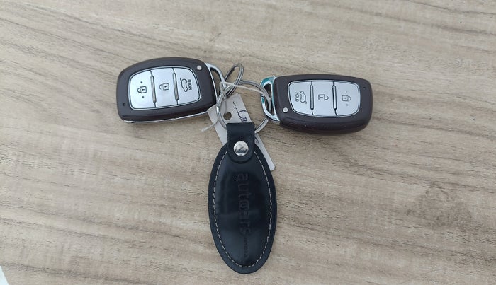 2017 Hyundai Creta SX PLUS AT 1.6 PETROL, Petrol, Automatic, 64,367 km, Key Close Up