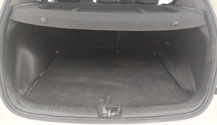 2017 Hyundai Creta SX PLUS AT 1.6 PETROL, Petrol, Automatic, 64,367 km, Boot Inside