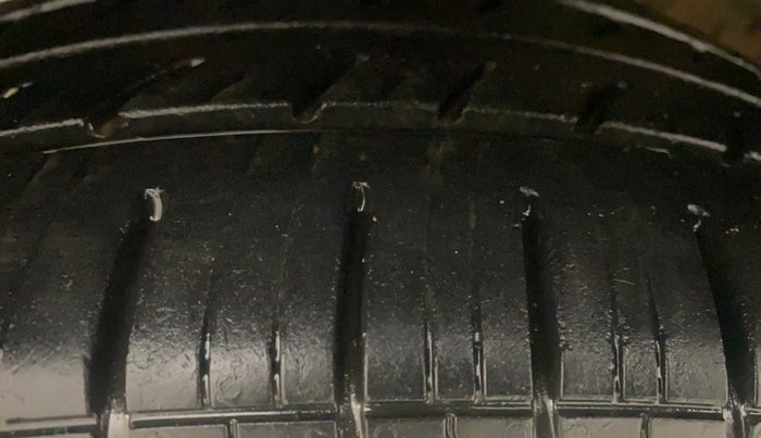 2016 Maruti Baleno DELTA PETROL 1.2, Petrol, Manual, 53,241 km, Left Front Tyre Tread