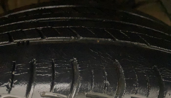 2016 Maruti Baleno DELTA PETROL 1.2, Petrol, Manual, 53,241 km, Right Front Tyre Tread