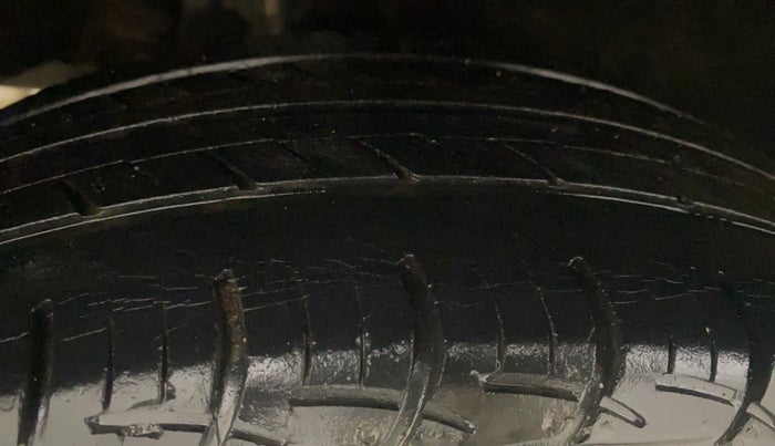 2016 Maruti Baleno DELTA PETROL 1.2, Petrol, Manual, 53,241 km, Right Rear Tyre Tread