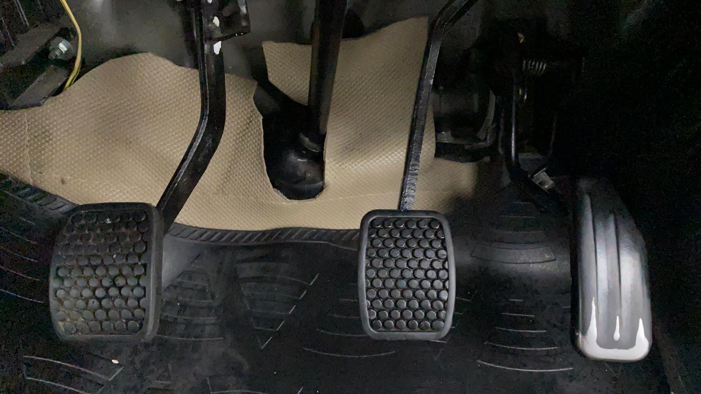 2018 Maruti Eeco 7 STR, Petrol, Manual, 13,542 km, Pedals