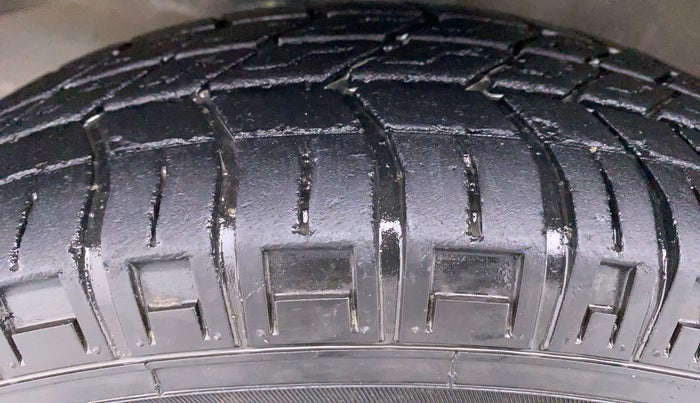 2018 Maruti Eeco 7 STR, Petrol, Manual, 13,542 km, Left Front Tyre Tread