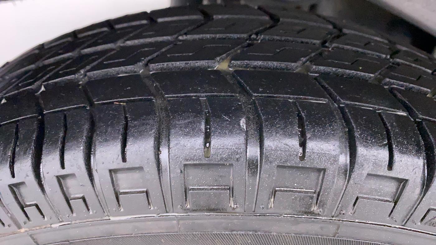 2018 Maruti Eeco 7 STR, Petrol, Manual, 13,542 km, Right Rear Tyre Tread