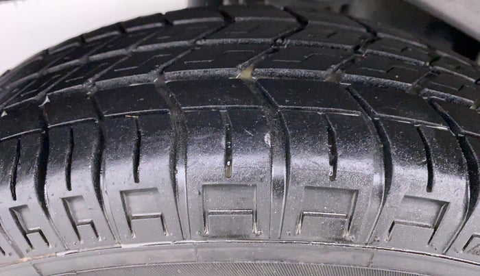 2018 Maruti Eeco 7 STR, Petrol, Manual, 13,542 km, Right Rear Tyre Tread