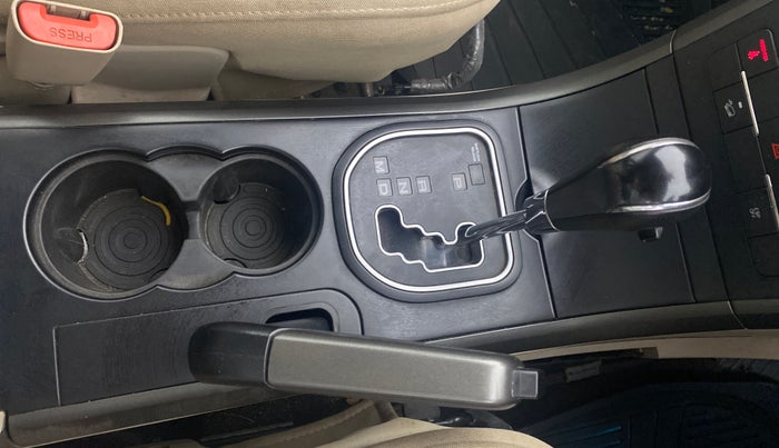 2017 Mahindra XUV500 W6 AT, Diesel, Automatic, 95,152 km, Gear Lever